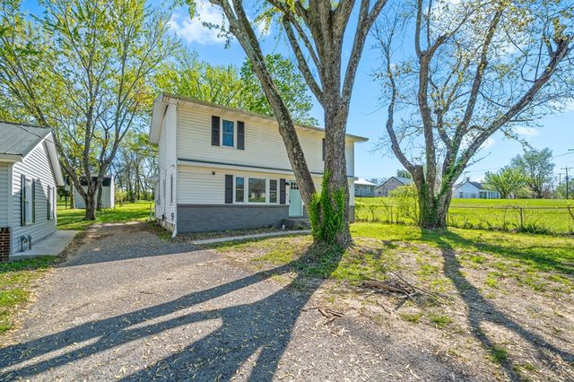 1729 E 7th St, Hopkinsville, KY 42240
