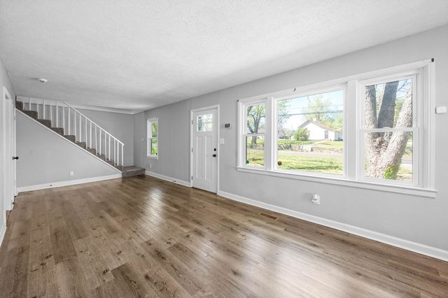 1729 E 7th St, Hopkinsville, KY 42240