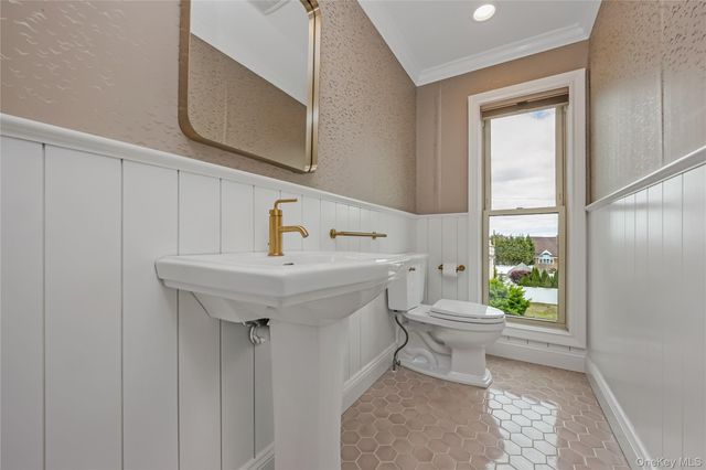 29 Bath Street, Lido Beach, NY 11561