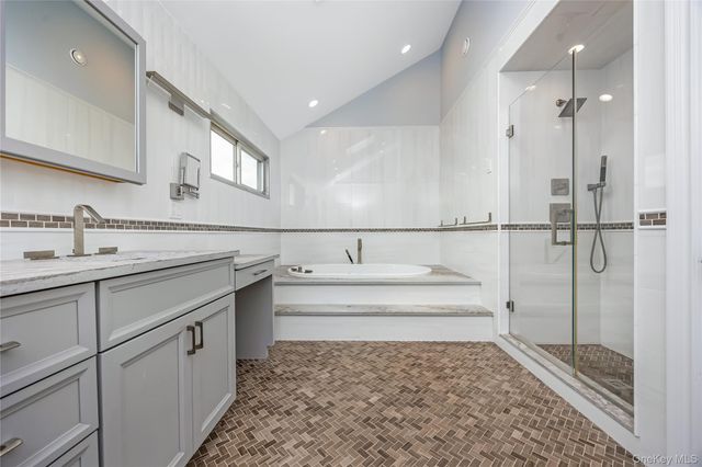 29 Bath Street, Lido Beach, NY 11561