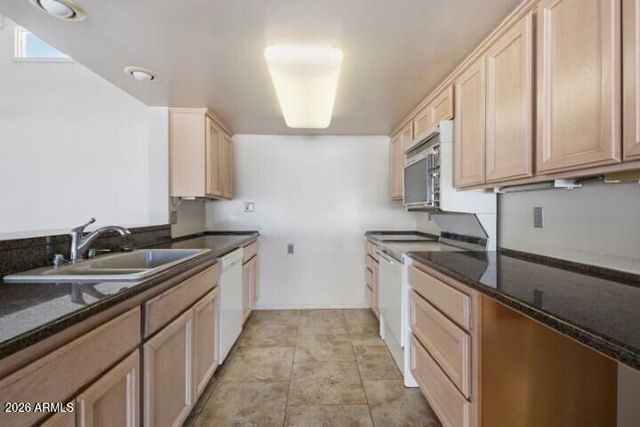 13045 N 8TH Avenue, Phoenix, AZ 85029