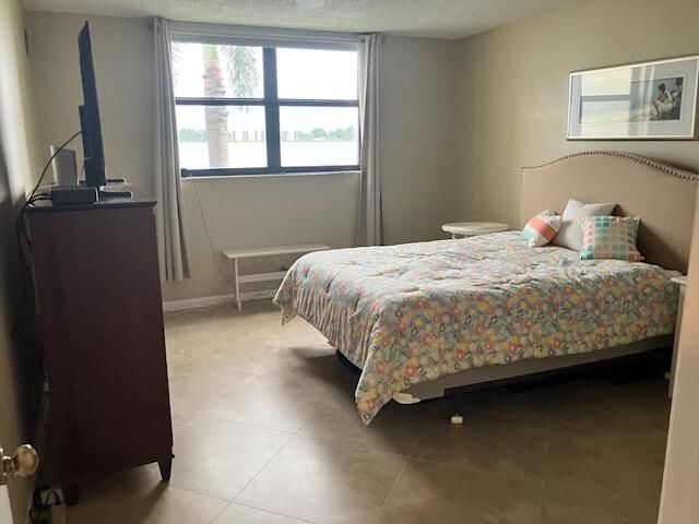 106 Lake Emerald Drive Apt 114, Oakland Park, FL 33309