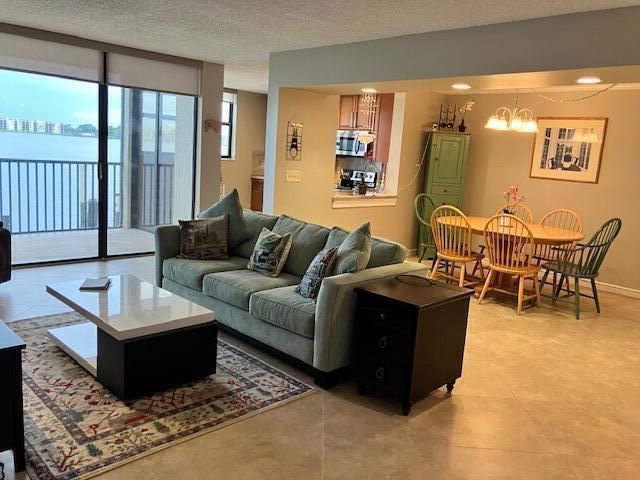 106 Lake Emerald Drive Apt 114, Oakland Park, FL 33309