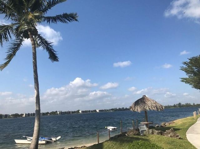 106 Lake Emerald Drive Apt 114, Oakland Park, FL 33309