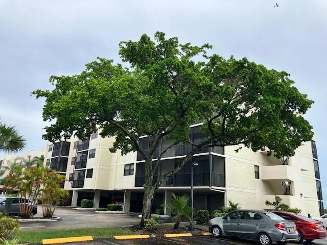 106 Lake Emerald Drive Apt 114, Oakland Park, FL 33309