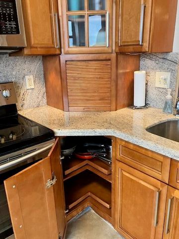 106 Lake Emerald Drive Apt 114, Oakland Park, FL 33309