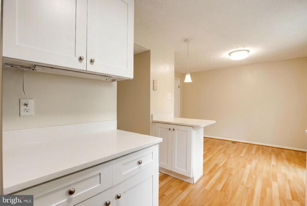 Image 12 of property listing at 21 DUFIEF CT, North Potomac, MD 20878