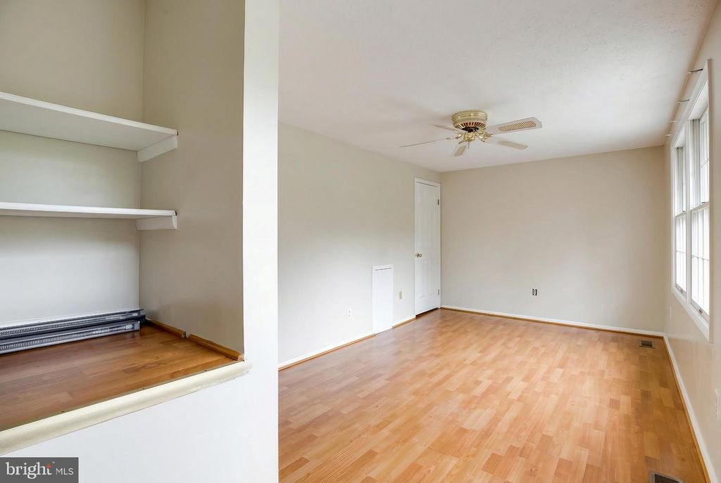 Image 20 of property listing at 21 DUFIEF CT, North Potomac, MD 20878