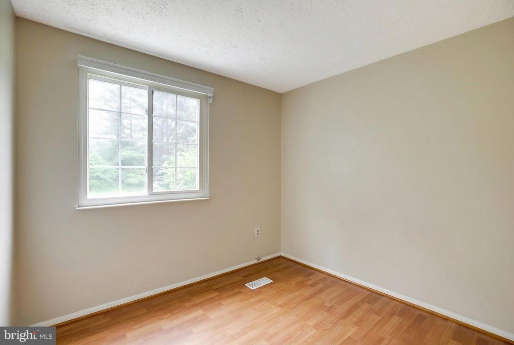 Image 23 of property listing at 21 DUFIEF CT, North Potomac, MD 20878