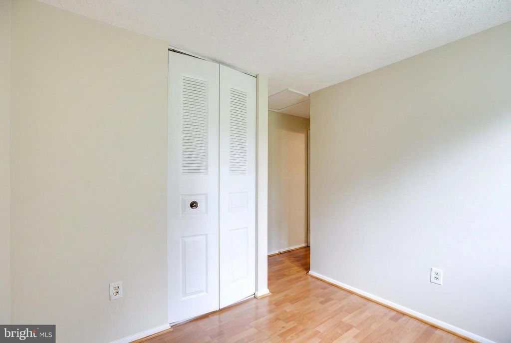 Image 24 of property listing at 21 DUFIEF CT, North Potomac, MD 20878