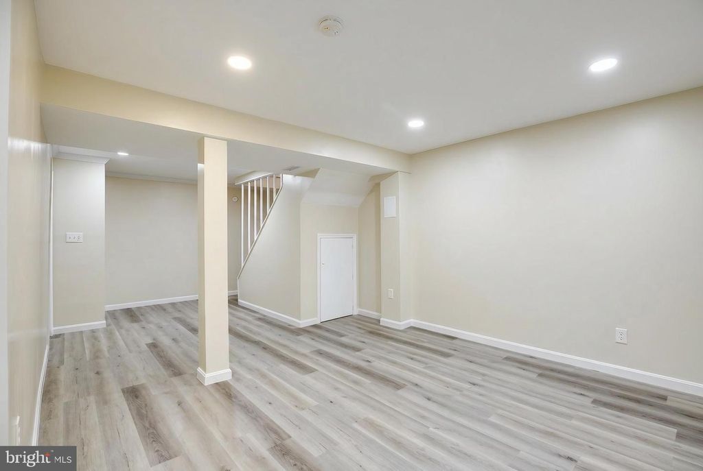 Image 29 of property listing at 21 DUFIEF CT, North Potomac, MD 20878