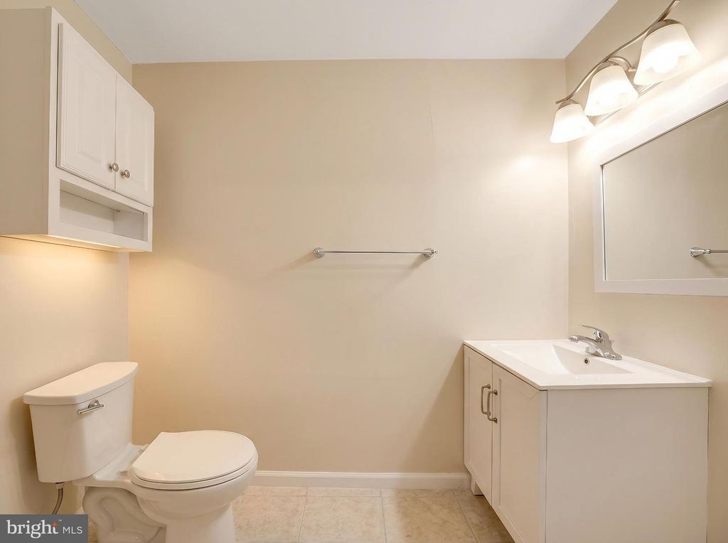 Image 31 of property listing at 21 DUFIEF CT, North Potomac, MD 20878