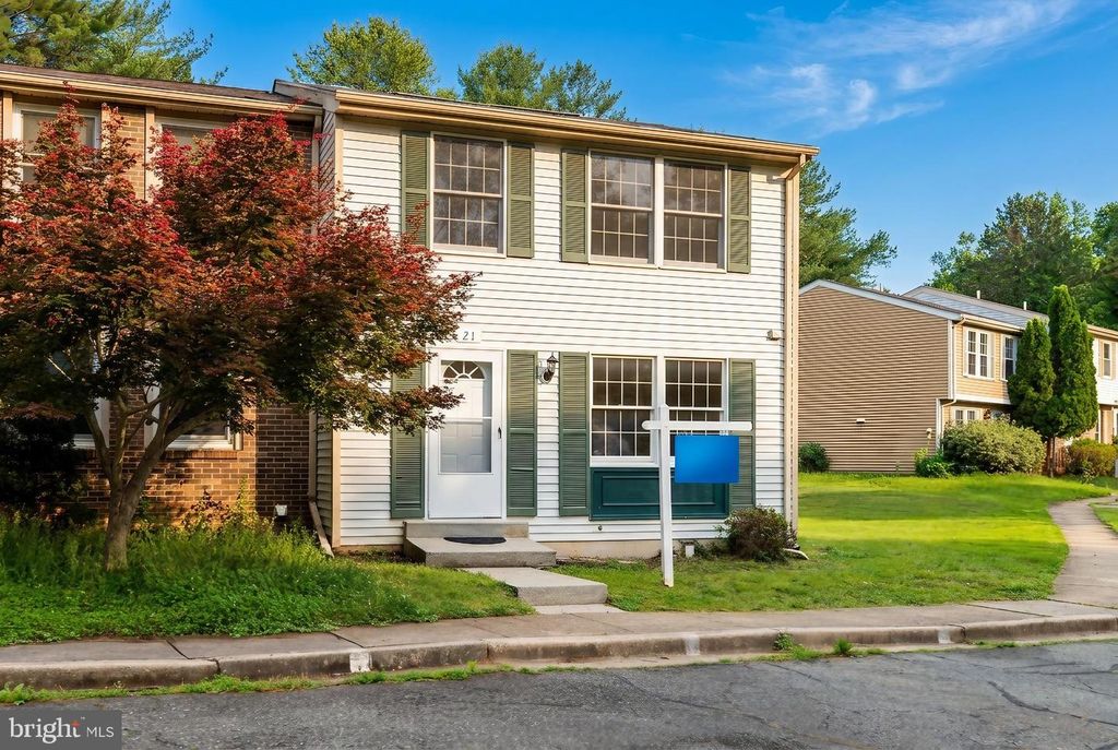 Image 35 of property listing at 21 DUFIEF CT, North Potomac, MD 20878