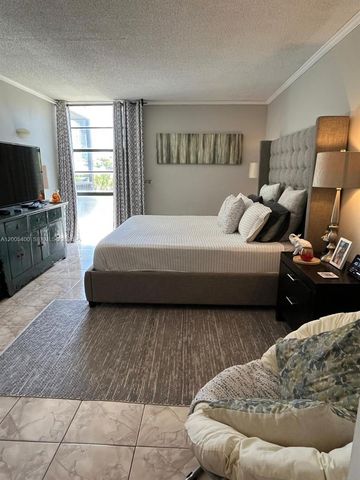 3475 N Country Club Dr 312, Aventura, FL 33180