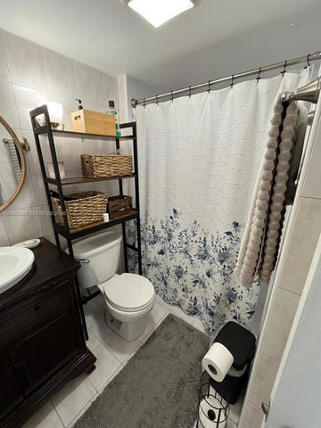 3475 N Country Club Dr 312, Aventura, FL 33180