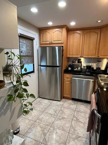 3475 N Country Club Dr 312, Aventura, FL 33180