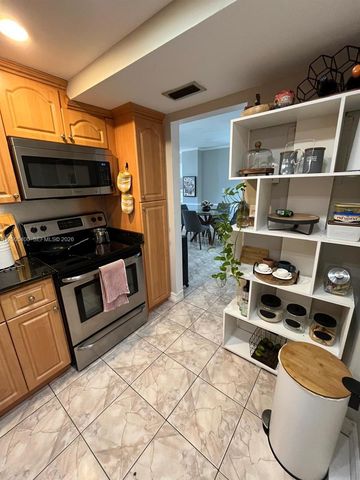 3475 N Country Club Dr 312, Aventura, FL 33180