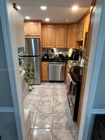 3475 N Country Club Dr 312, Aventura, FL 33180