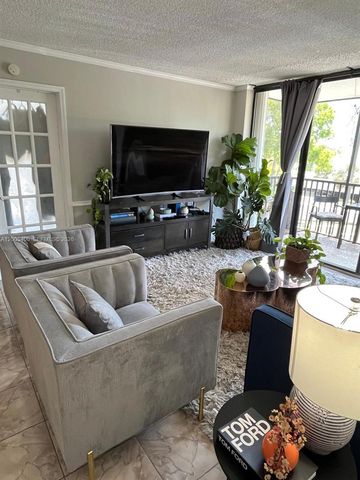 3475 N Country Club Dr 312, Aventura, FL 33180