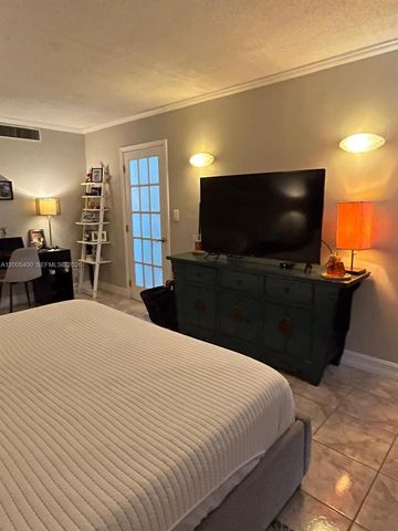 3475 N Country Club Dr 312, Aventura, FL 33180