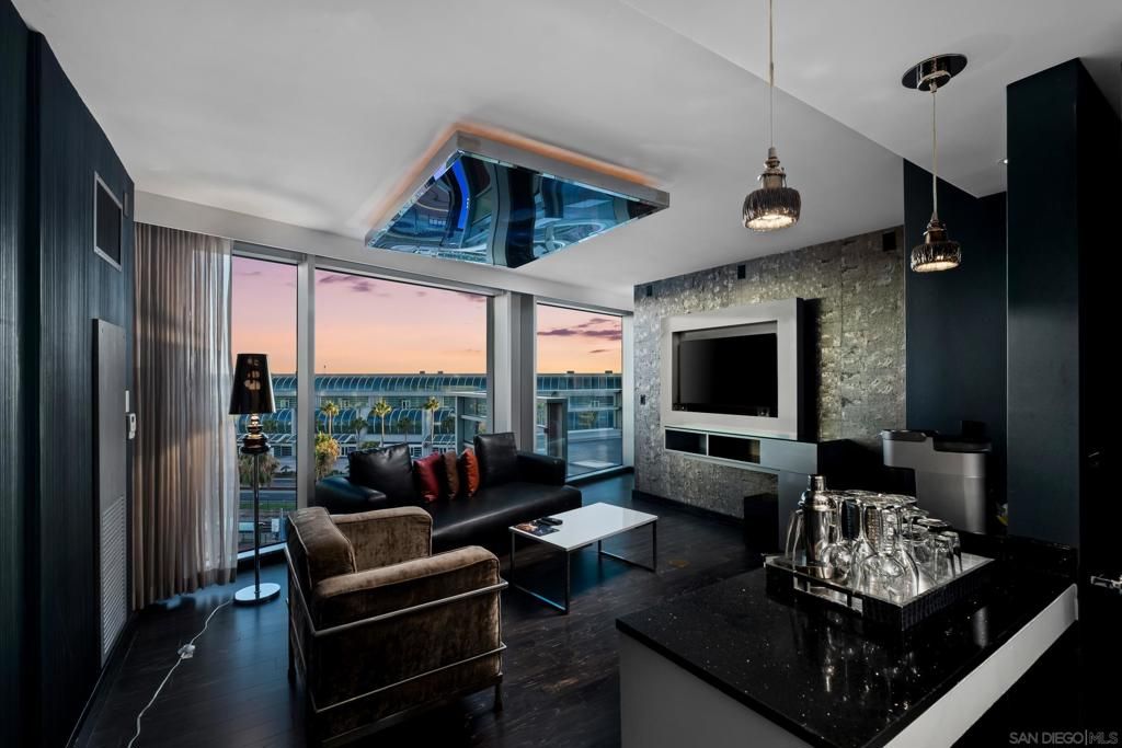 207 5th Ave 702, San Diego, CA 92101