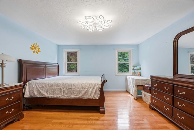 237 South St 6, Shrewsbury, MA 01545