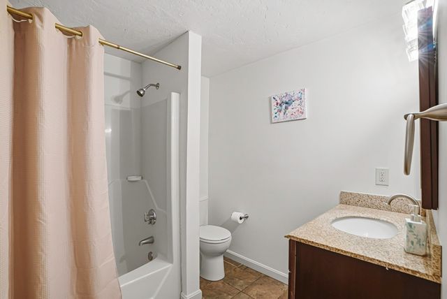 237 South St 6, Shrewsbury, MA 01545