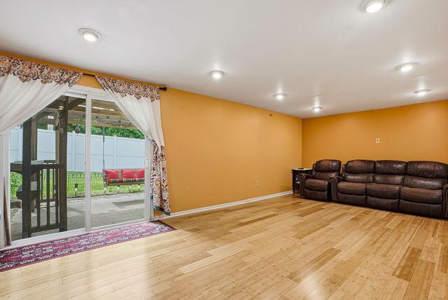 237 South St 6, Shrewsbury, MA 01545