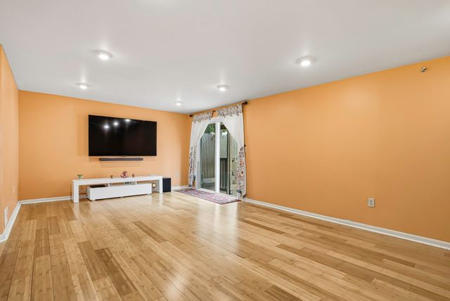 237 South St 6, Shrewsbury, MA 01545