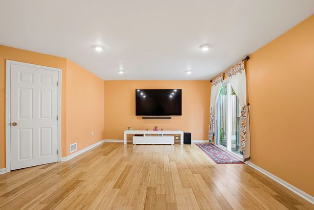 237 South St 6, Shrewsbury, MA 01545