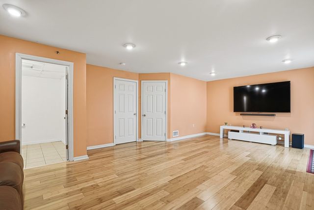 237 South St 6, Shrewsbury, MA 01545
