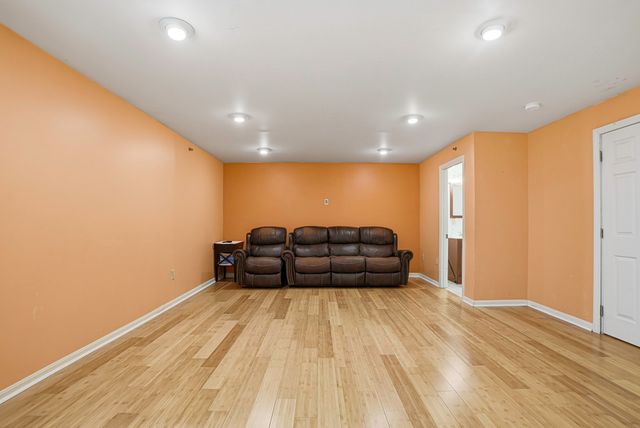 237 South St 6, Shrewsbury, MA 01545