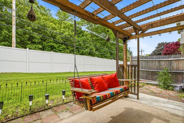 237 South St 6, Shrewsbury, MA 01545