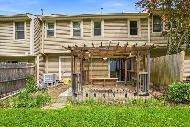 237 South St 6, Shrewsbury, MA 01545