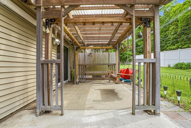 237 South St 6, Shrewsbury, MA 01545