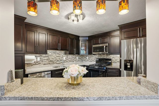 237 South St 6, Shrewsbury, MA 01545
