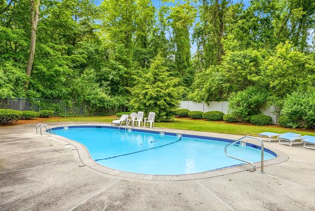 237 South St 6, Shrewsbury, MA 01545