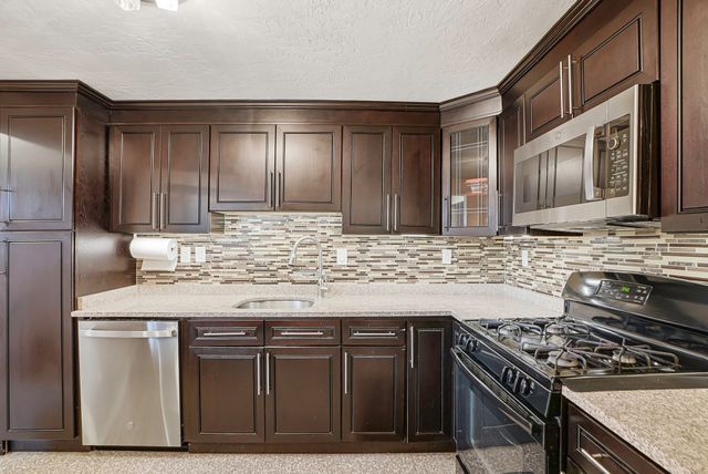 237 South St 6, Shrewsbury, MA 01545