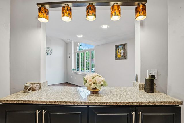 237 South St 6, Shrewsbury, MA 01545