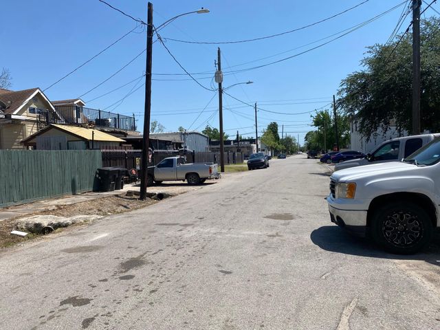 1911 Chestnut Street, Houston, TX 77009