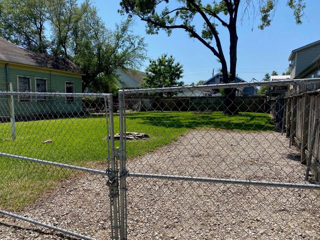 1911 Chestnut Street, Houston, TX 77009