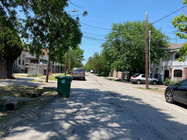 1911 Chestnut Street, Houston, TX 77009