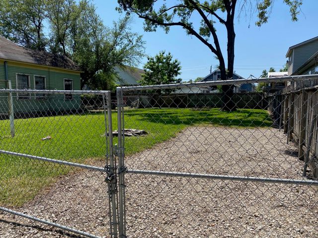 1911 Chestnut Street, Houston, TX 77009