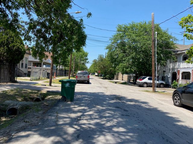 1911 Chestnut Street, Houston, TX 77009