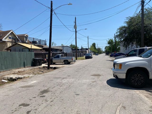 1911 Chestnut Street, Houston, TX 77009