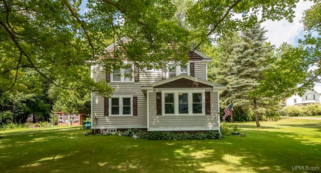 106 Rogers Avenue, Iron River, MI 49935
