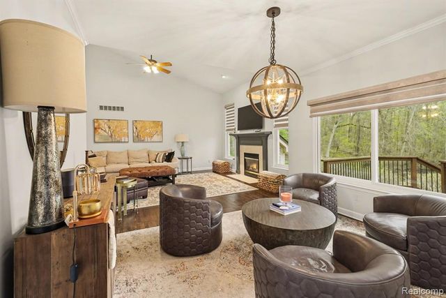 1865 Elkridge Circle, Highland, MI 48356