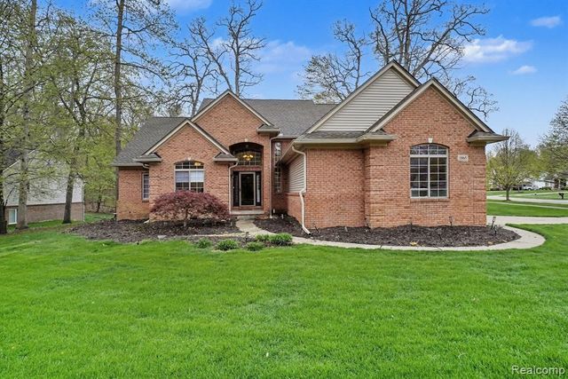 1865 Elkridge Circle, Highland, MI 48356