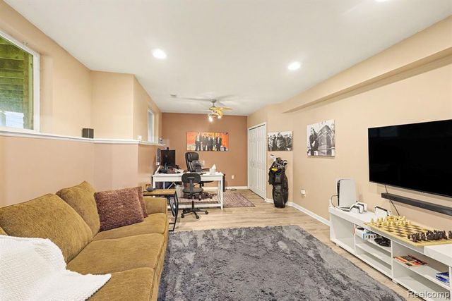1865 Elkridge Circle, Highland, MI 48356