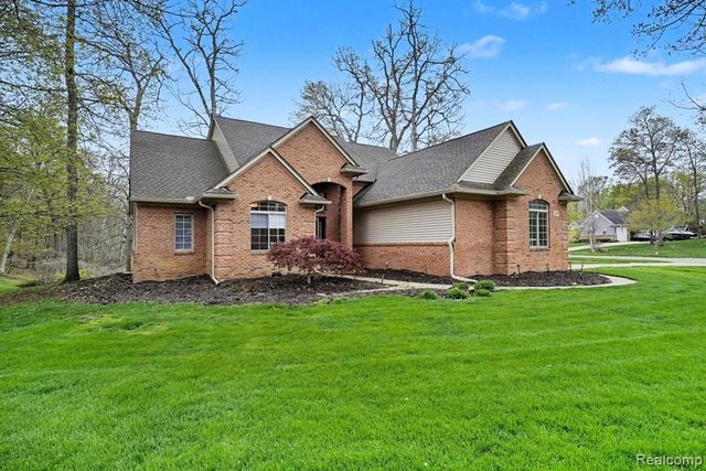 1865 Elkridge Circle, Highland, MI 48356